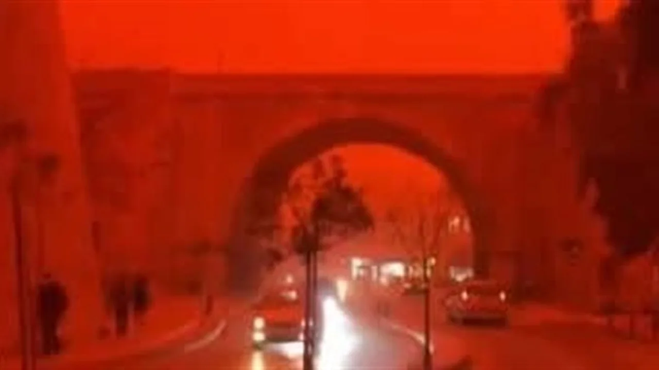 هيئة الأرصاد الجوية تطلق تحذيرات من العاصفة الدموية خلال ٤٨ ساعة من القلق